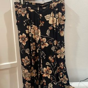 M floral print wide leg pant with elastic waste and buttons in the front